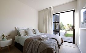 Modern Raglan Hideaway